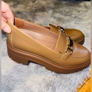 Selling new Naturalizer shoe
